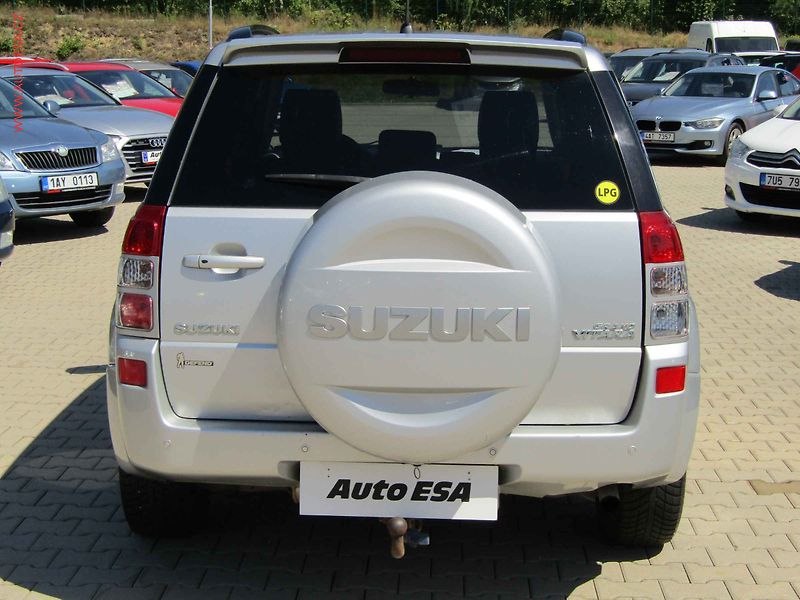 Suzuki Grand Vitara (2007) 2.0i 4x4, AC, TZ, kůže - fotka 5 z 21