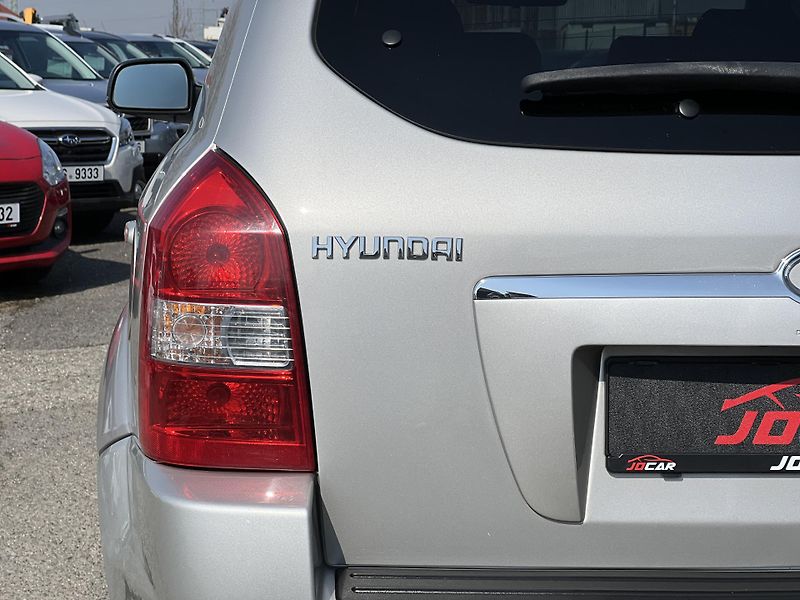 Hyundai Tucson 2.0CRDi 4x4 KLIMATIZACE ALU - fotka 33 z 35