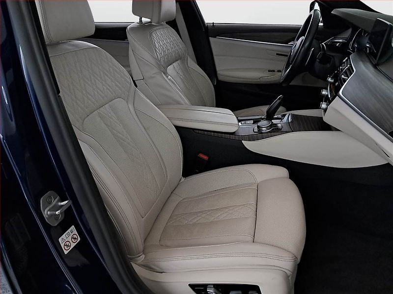 BMW Řada 5 (2018) M Sport 530d xDrive - fotka 9 z 20