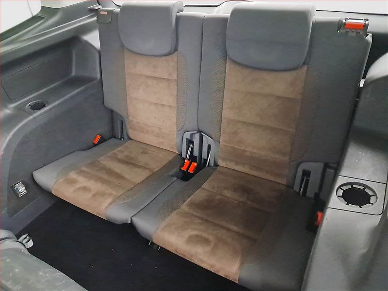 Volkswagen Touran (2013) 1.4 TSI, 7 míst, Tempomat - fotka 17 z 22