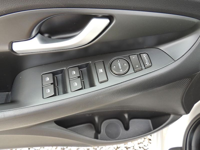 Hyundai i30 (2019) Combi 1.6CRDi,100kw,automat,ČR - fotka 19 z 52