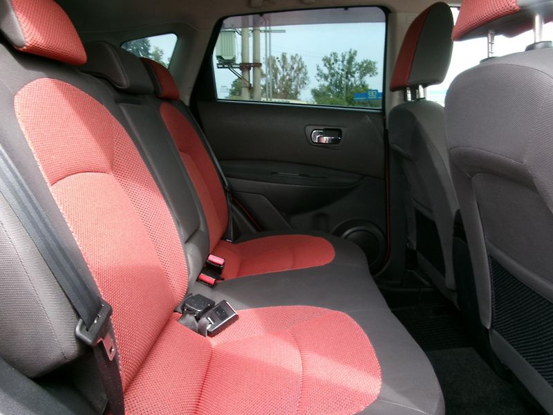 Nissan Qashqai (2007) 2,0i 4WD ALU AC TAŽNÉ BT TEMP - fotka 14 z 29