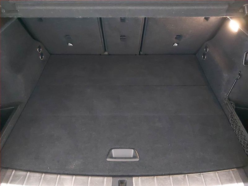 BMW X1 (2016) sDrive18d, Tempomat - fotka 14 z 18