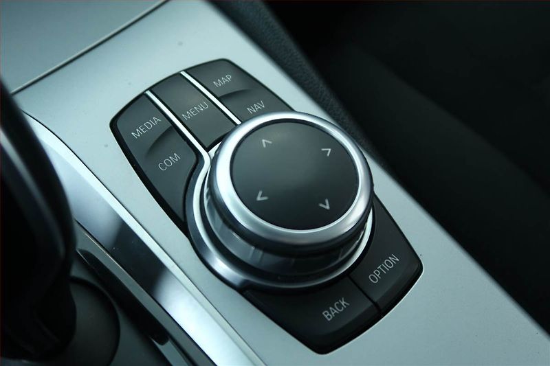 BMW Řada 5 (2018) 520d xDrive, 4X4, Automat - fotka 23 z 25
