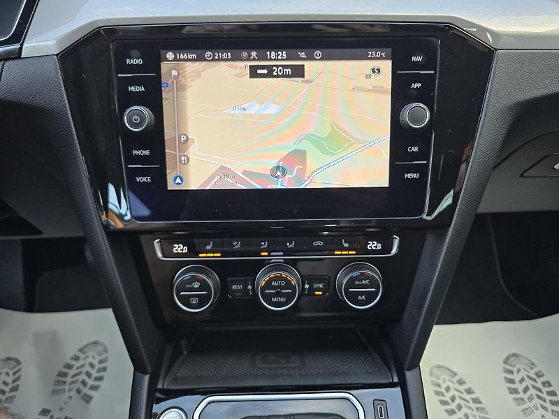 Volkswagen Passat DSG 2,0TDI BUSINESS NAVI - DPH - fotka 20 z 35