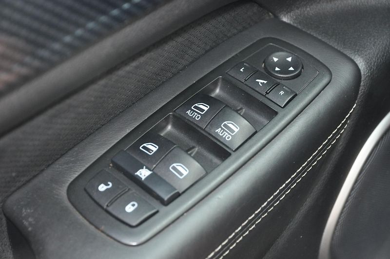 Jeep Grand Cherokee 6.4i SRT 344kW LPG!!! - fotka 16 z 23