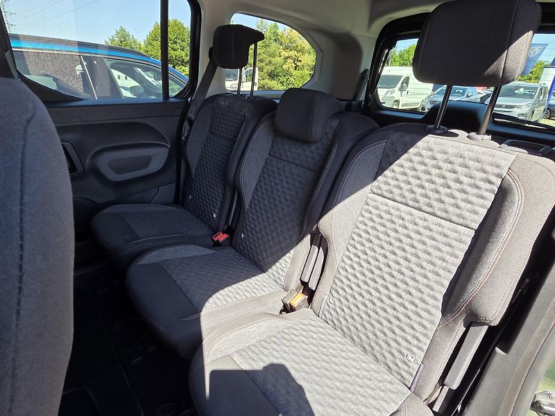Peugeot Rifter (2024) 1.5BHDi 130 LONG GT EAT8 - fotka 10 z 32