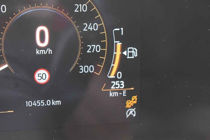 Tento Ford Mustang byl ve výkonnější verzi Dark Horse.