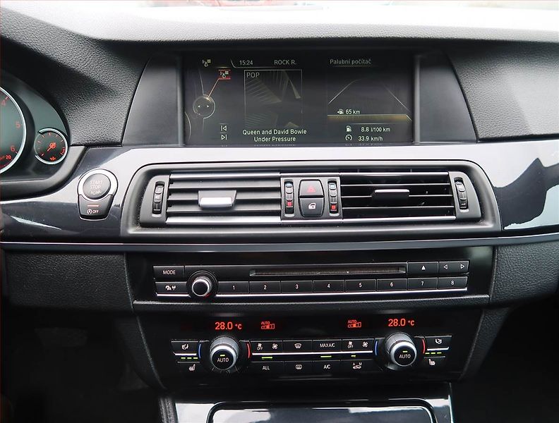 BMW Řada 5 (2013) 520d, Automat, Navi, Xenony - fotka 12 z 27