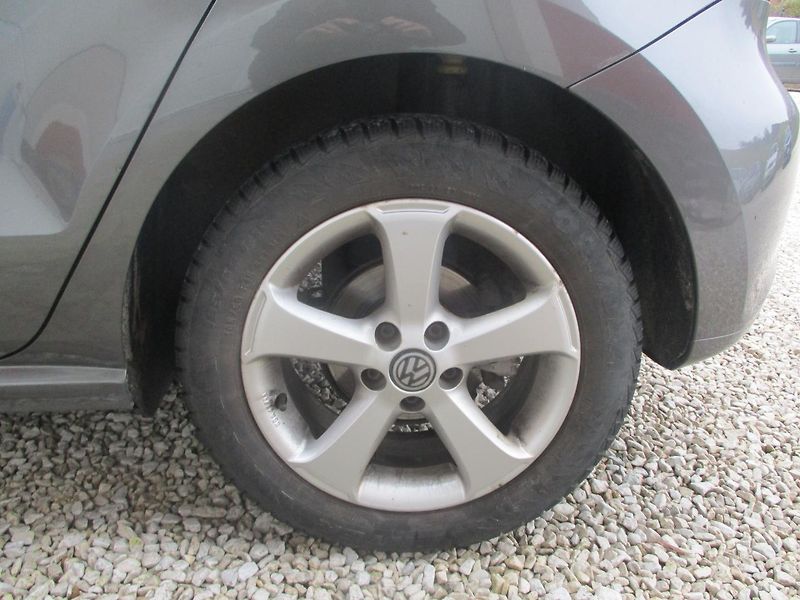 Volkswagen Polo 1.2 TSi KLIMA - fotka 30 z 32