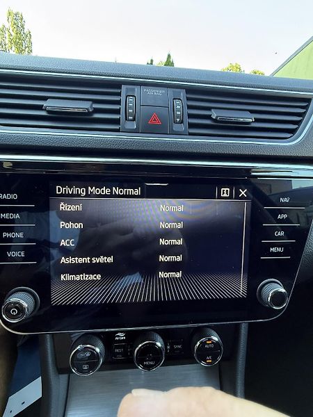 Škoda Superb (2023) 2,0TDi 147kW STYLE DSG TAŽNÉ - fotka 21 z 23