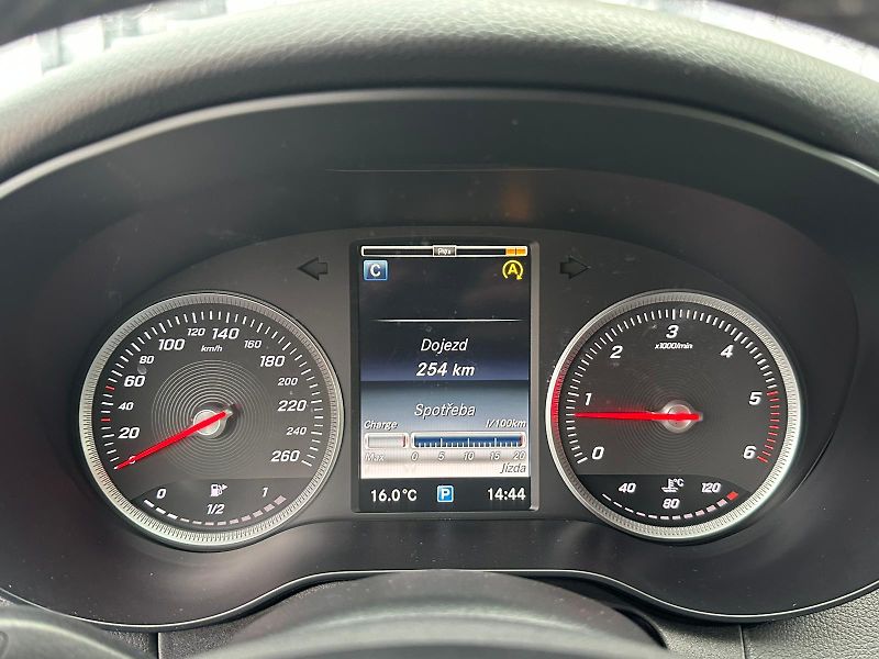 Mercedes-Benz Třídy C (2015) C220CDI,125KW,VYHŘ. SED.,TEMP. - fotka 12 z 23