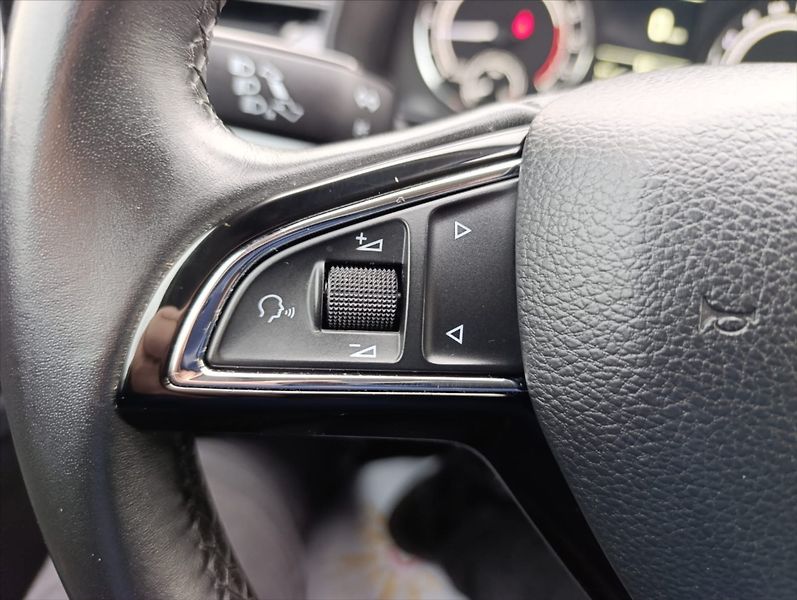 Škoda Scala 1,6 TDi DSG Ad.tempomat LED AL - fotka 28 z 36