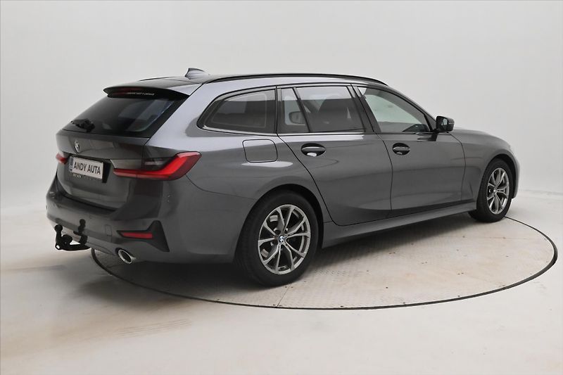 BMW Řada 3 2,0 320d 140 kW SportTouring S - fotka 5 z 32