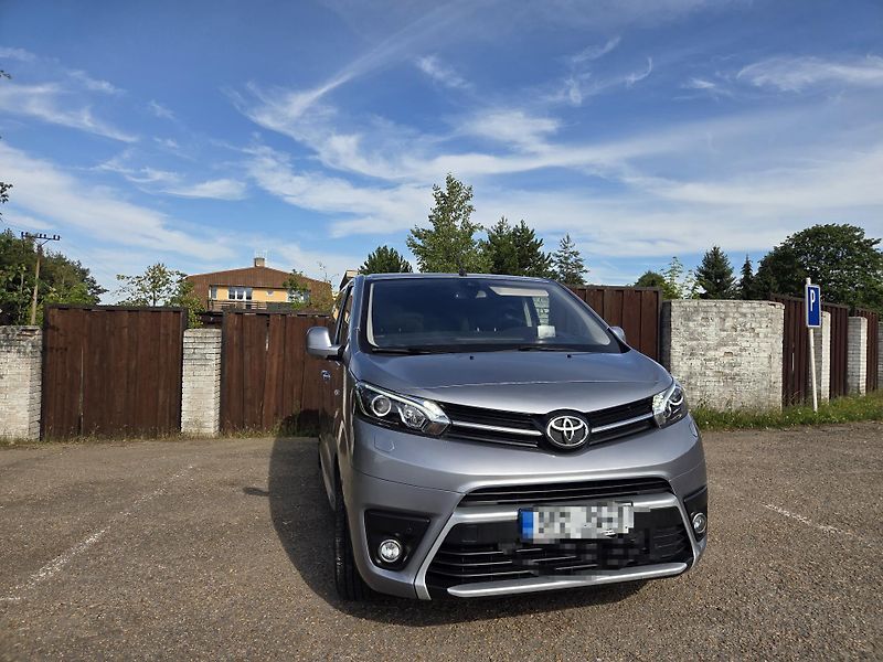 Toyota ProAce Verso (2021) 2.0D-4D 180 8A/T L1 - fotka 2 z 12
