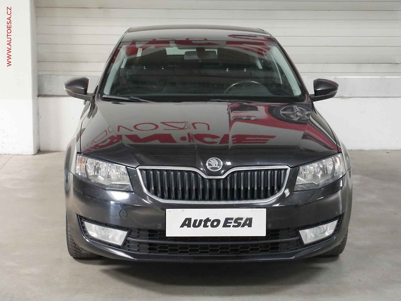 Škoda Octavia (2013) 2.0TDi, ČR, AAC, p.čidla - fotka 2 z 20