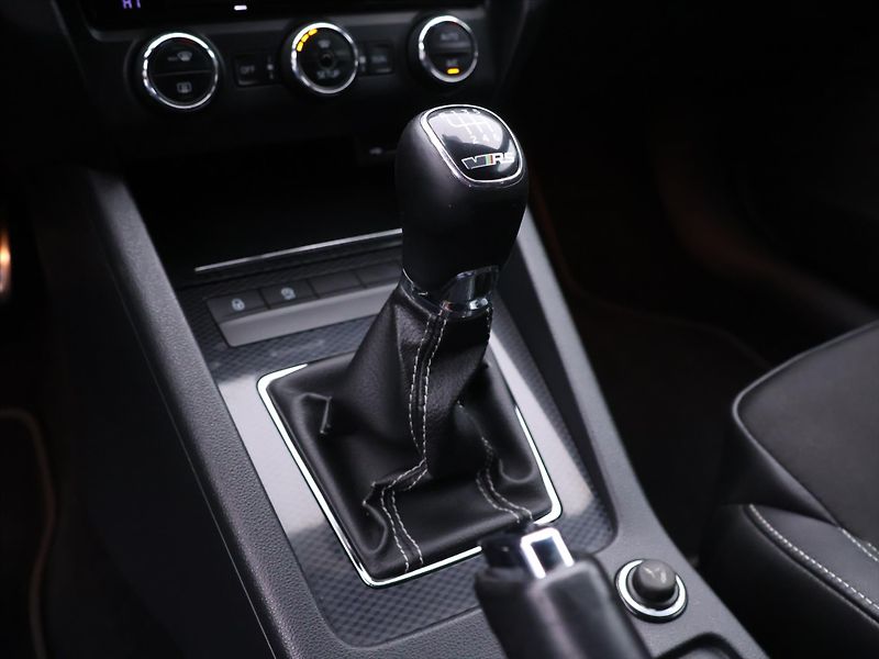 Škoda Octavia RS 2.0 TDI 135kW Navi Xenon - fotka 20 z 28