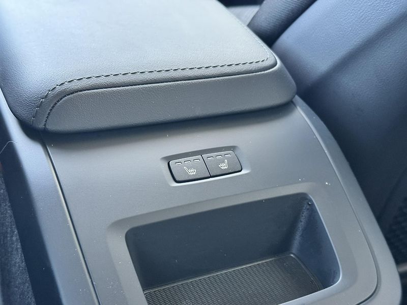 Volvo XC60 B5 AWD (benzín) CORE 1.maj. - fotka 19 z 46