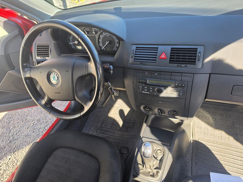 Škoda Fabia 1.2 HTP Park Senzor Klimatizac - fotka 17 z 18