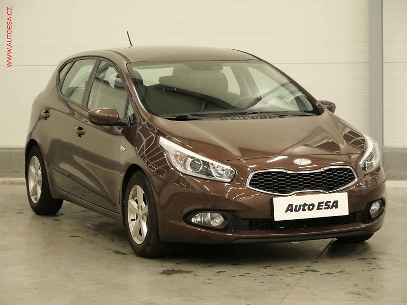 Kia Ceed (2013) 1.4i, 1.maj,ČR, servis.kniha - fotografie inzerátu