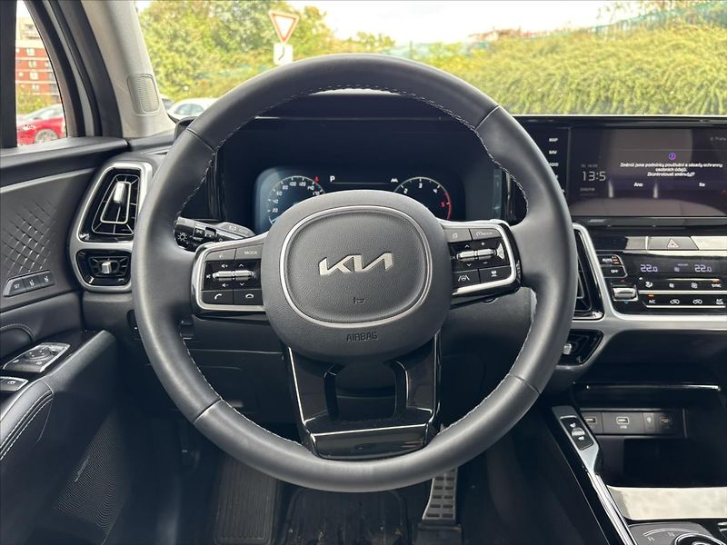 Kia Sorento 2,2 D 4x4 AT TOP ZÁRUKA 7MÍST - fotka 20 z 50