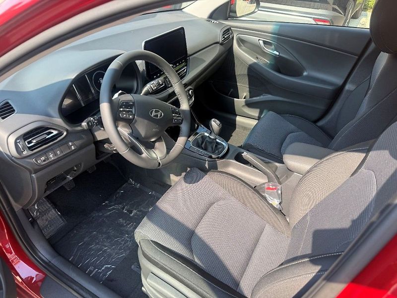 Hyundai i30 26 WG 1,0 T-GDI MT GO CZECH - fotka 8 z 9