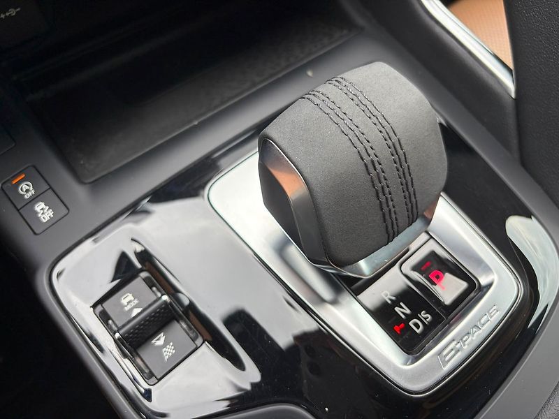Jaguar E-Pace P200 AWD, ČR, Meridian, TOP - fotka 28 z 30
