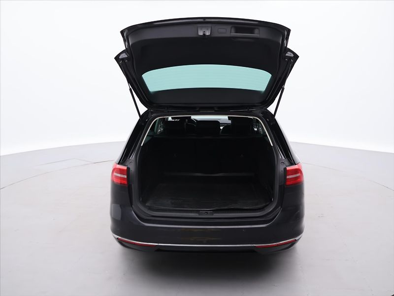 Volkswagen Passat 2,0 TDI 110 kW 4Motion Highlin - fotka 9 z 25