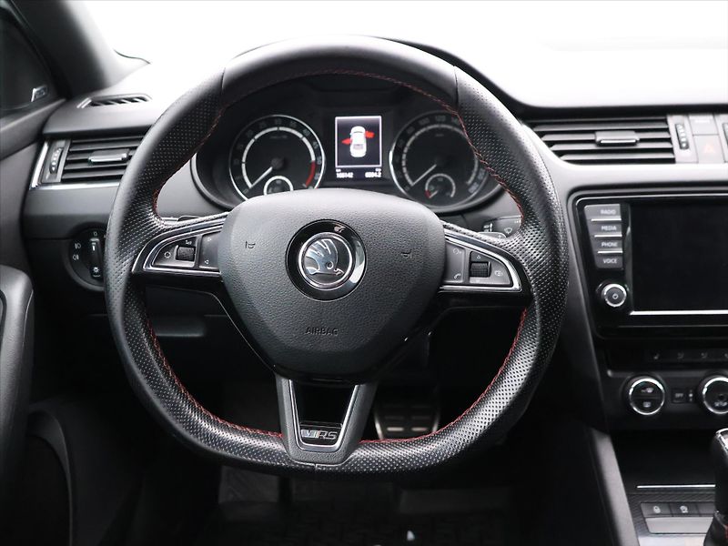 Škoda Octavia 2,0 TDI RS 135kW DSG CZ - fotka 15 z 29