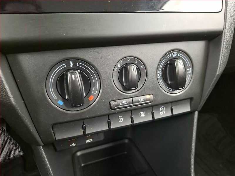 Škoda Rapid (2015) Spaceback 1.2 TSI - fotka 14 z 17
