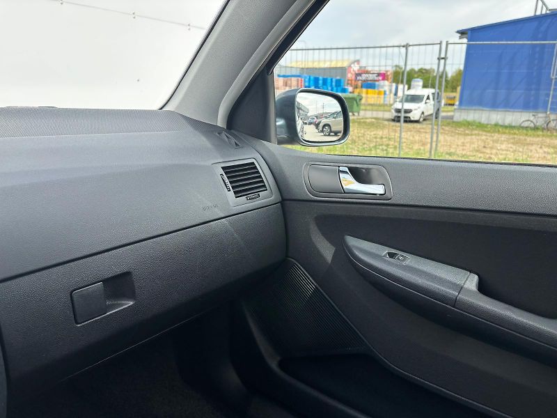 Škoda Fabia 1.2 HTP / 47 kW - fotka 20 z 24