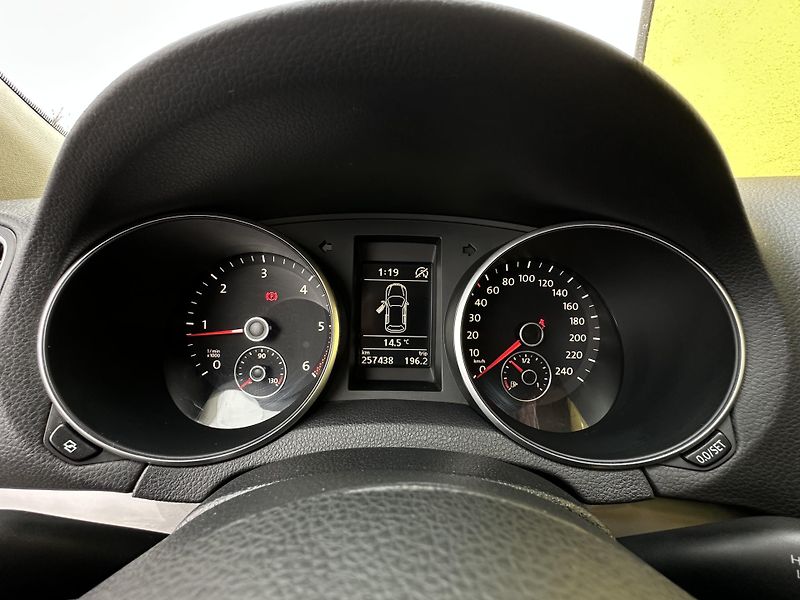 Volkswagen Golf (2012) KOMBI 1.6TDI/77kW *KLIMA*1.Maj - fotka 10 z 30