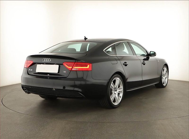 Audi A5 (2016) S-Line 2.0 TDI, Kůže, Navi - fotka 5 z 16