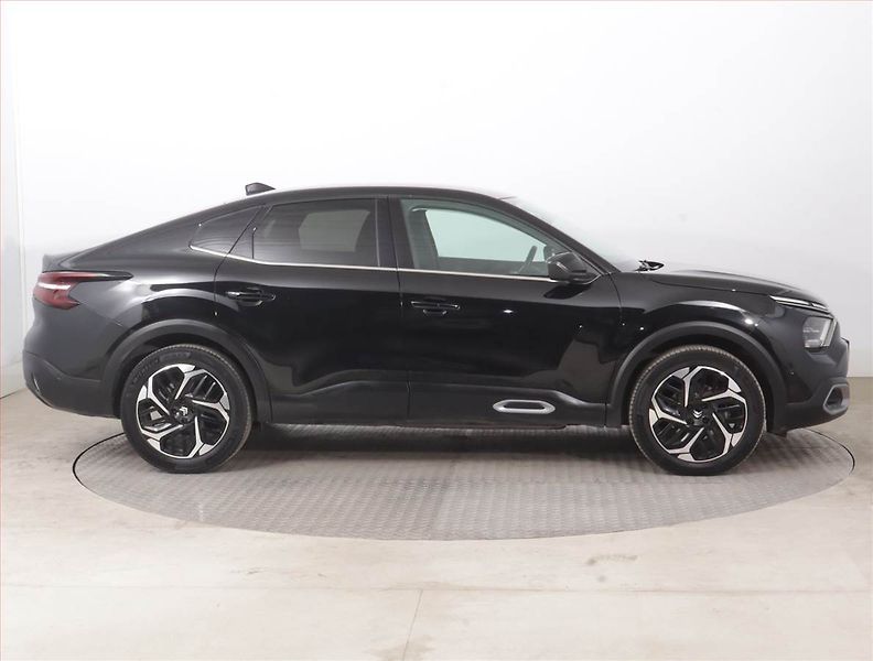 Citroën C4 (2023) 1.2 PureTech, Automat - fotka 6 z 17