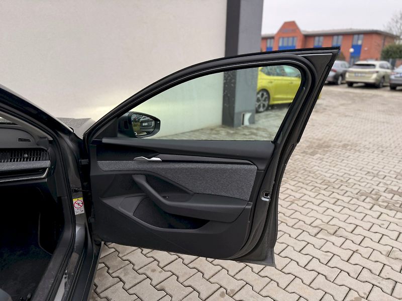 Škoda Superb (2024) COMBI SELEC TD 110/2.0 A7F - fotka 28 z 32