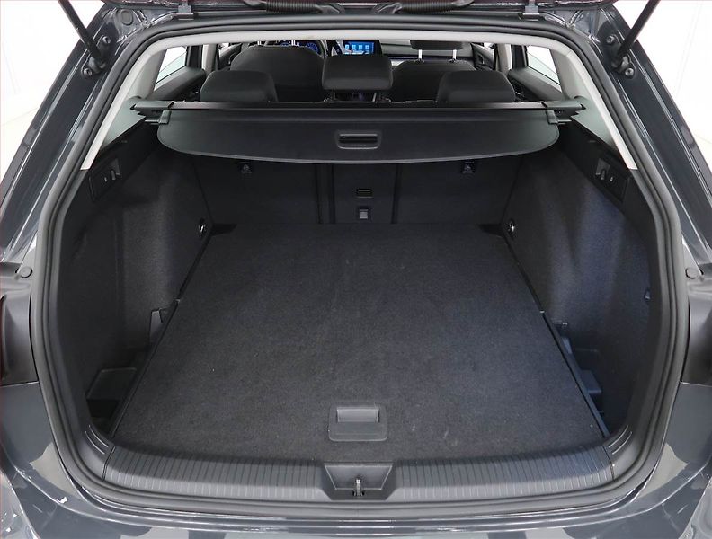 Volkswagen Golf (2022) Style 1.5 TSI, Serv.kniha - fotka 13 z 25