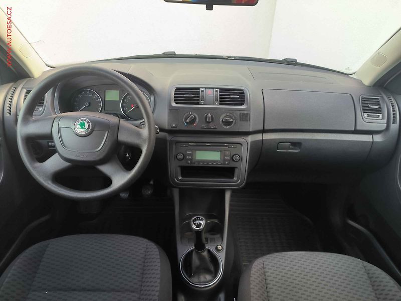 Škoda Fabia (2011) 1.6 TDI, ČR, Klima - fotka 8 z 15
