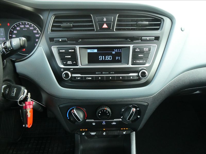 Hyundai i20 1,1 CRDi 1.majitel, webasto - fotka 28 z 43