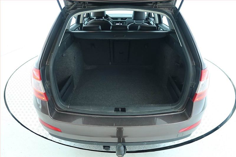 Škoda Octavia (2016) 1.6 TDI, Automat, Navi, Xenony - fotka 14 z 25