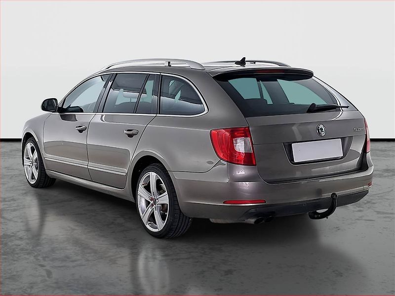 Škoda Superb (2010) Elegance 2.0 TDI, Navi, Xenony - fotka 4 z 23