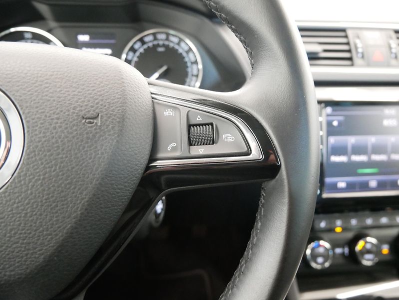 Škoda Superb - fotka 17 z 29