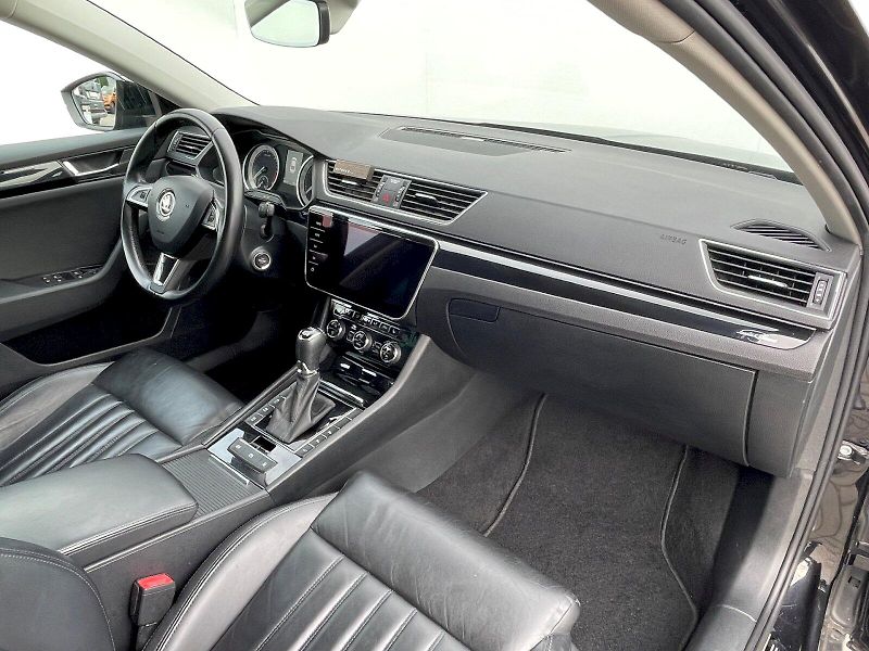 Škoda Superb (2018) 2.0 TDI / 140 kW DSG 4x4 L&K - fotka 16 z 30