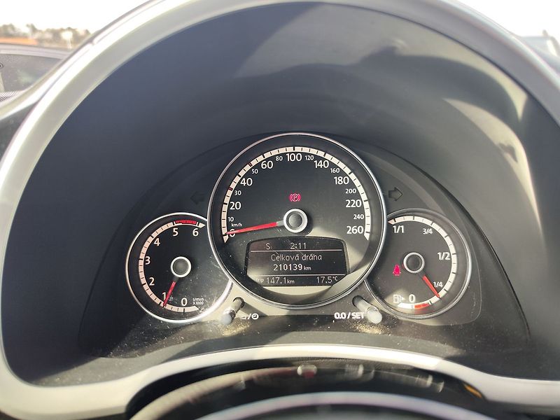 Volkswagen New Beetle 1.6 TDI/77kW Cabrio - fotka 20 z 33