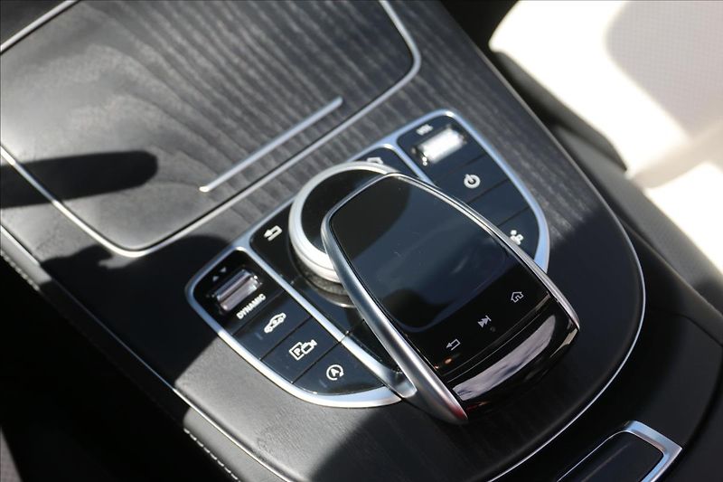 Mercedes-Benz Třídy E 4 MATIC,ČR,DPH,59TKM - fotka 22 z 38