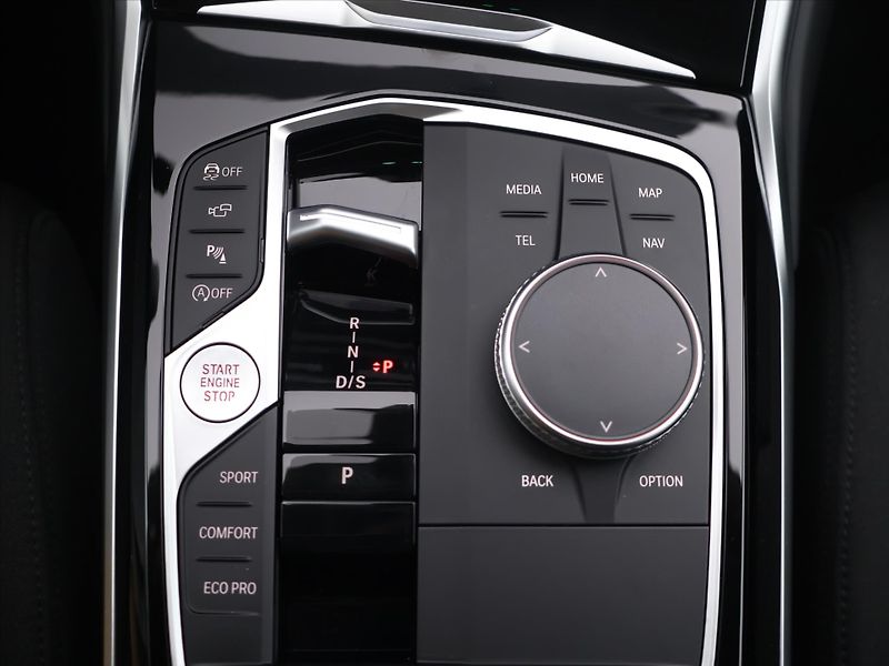 BMW Řada 3 2,0 318i 115kW Aut Virtual LED - fotka 23 z 32