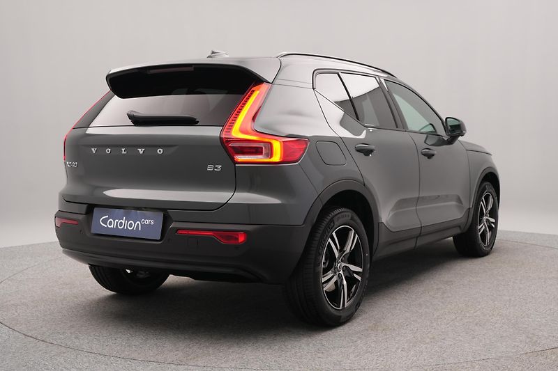 Volvo XC40 (2026) B3 AUT DARK PLUS - fotka 12 z 23
