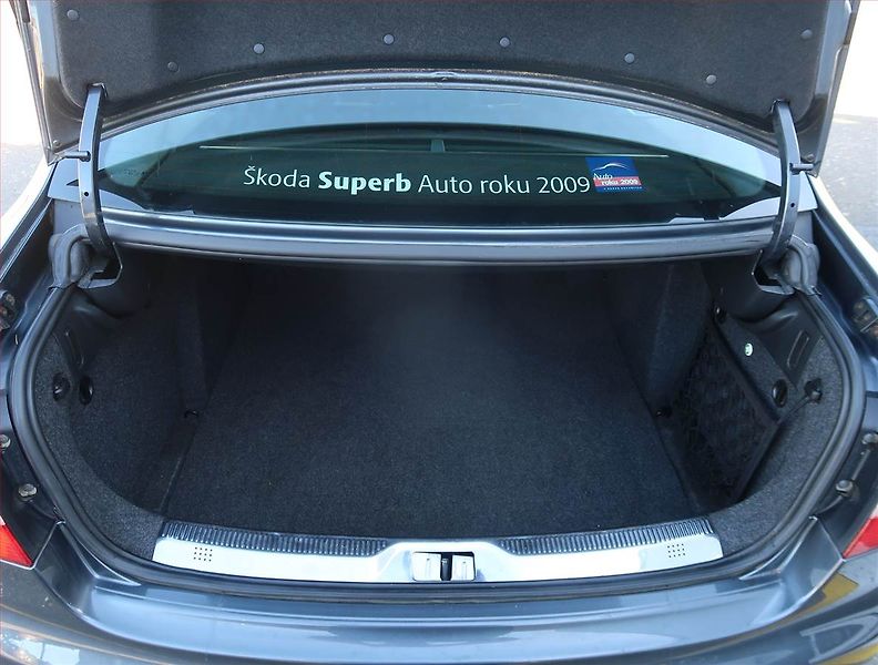 Škoda Superb (2009) Ambition Plus 2.0 TDI, Xenony - fotka 20 z 20