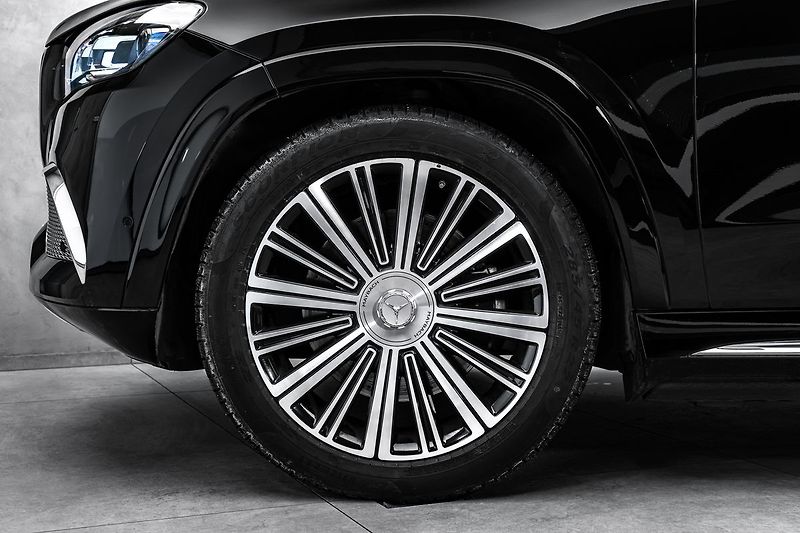 Mercedes-Benz GLS 4MATIC MAYBACH - fotka 8 z 27