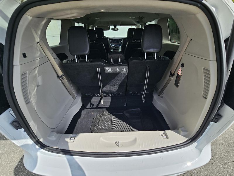 Chrysler Pacifica (2021) 3.6 i 221kw Pacifica Limited - fotka 18 z 19