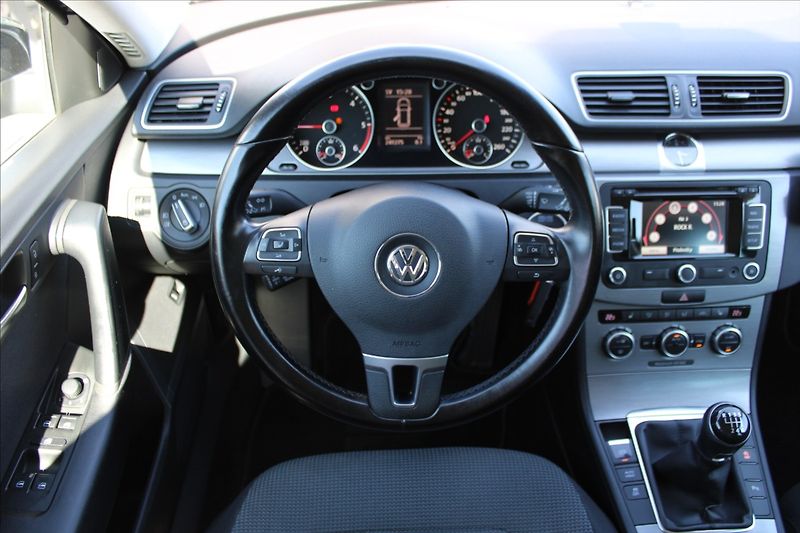 Volkswagen Passat 2,0 TDI  4x4,TAŽNÉ,NAVIGACE - fotka 10 z 29